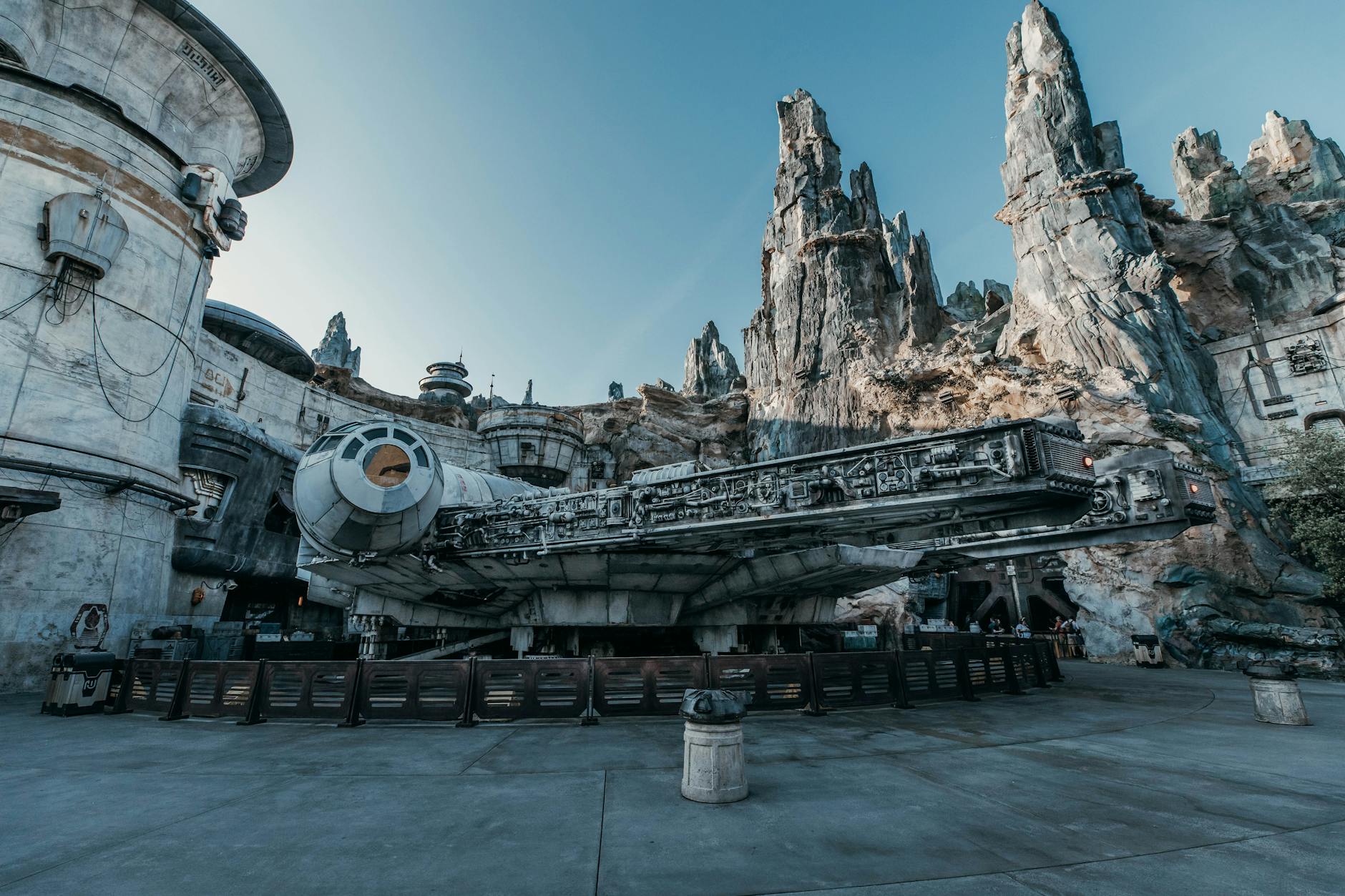 What to Sip on at Star Wars: Galaxy’s Edge
